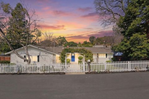 Photo of 300 La Tierra Buena, DANVILLE, CA 94526 (MLS # ML82039065)