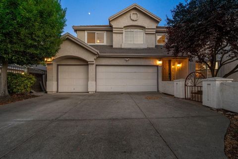 Photo of 674 W Sunnyoaks Avenue, CAMPBELL, CA 95008 (MLS # ML82052427)
