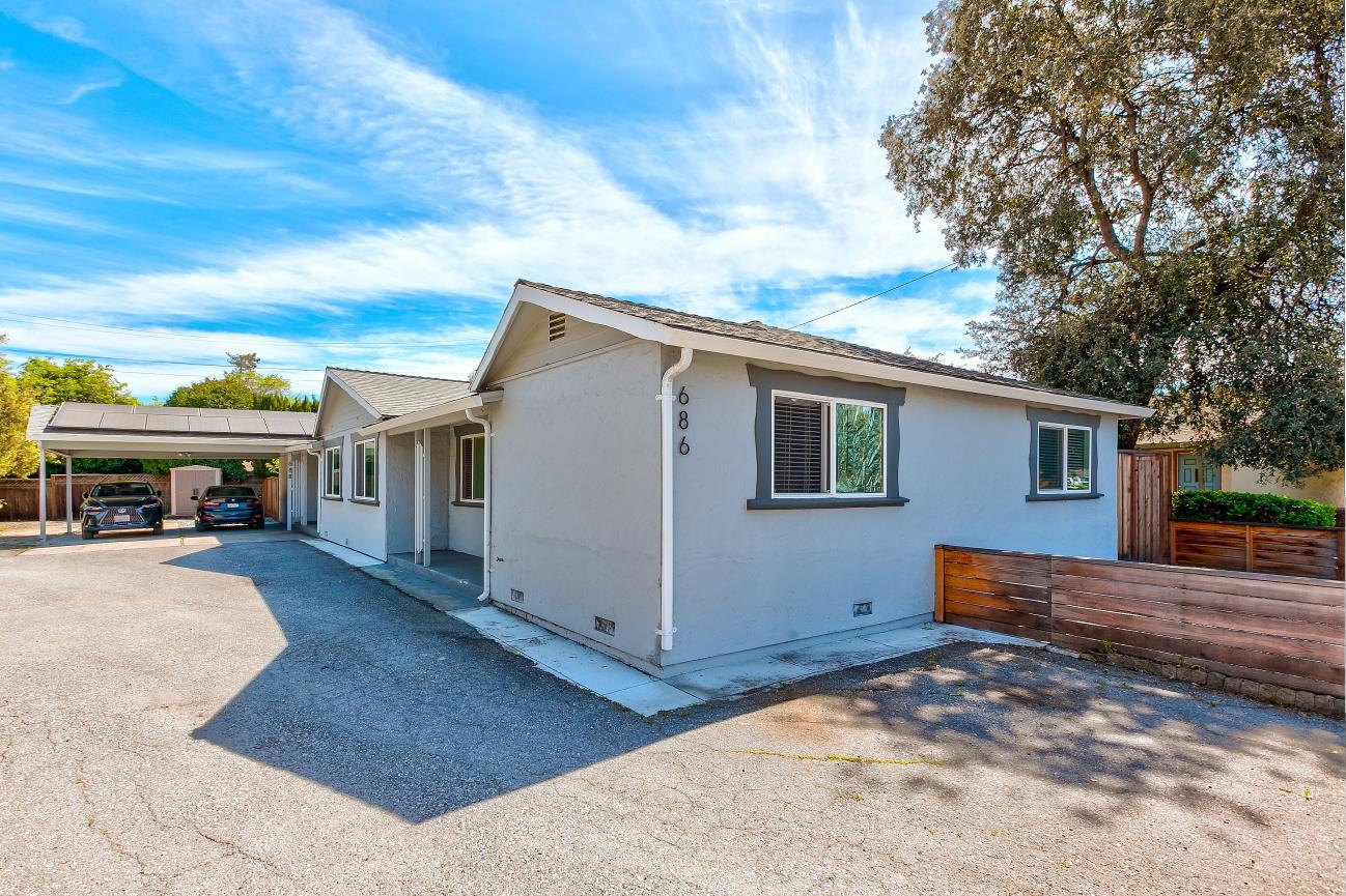 686-688 San Luisito Way