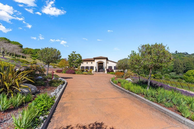 220 Falcon Hill