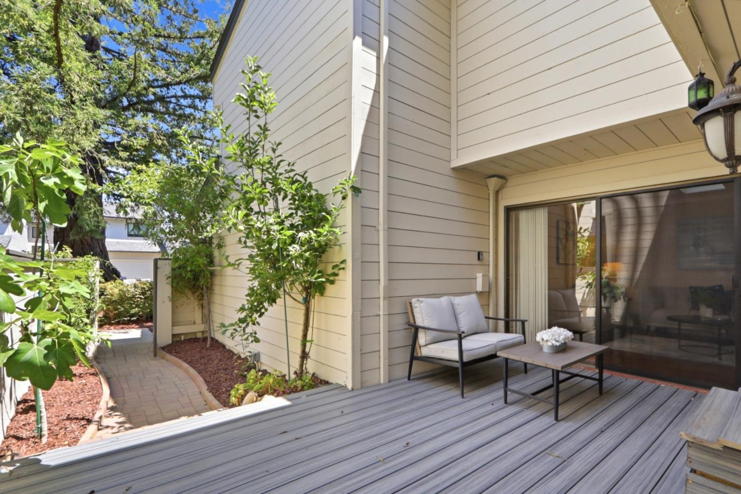 102 Lancewood Place