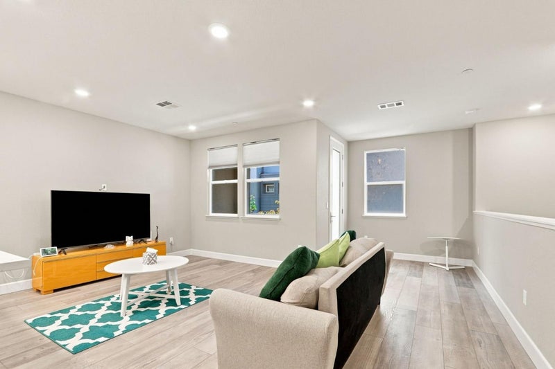 633 Clover Circle