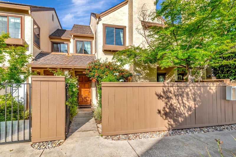 1888 Huxley Court