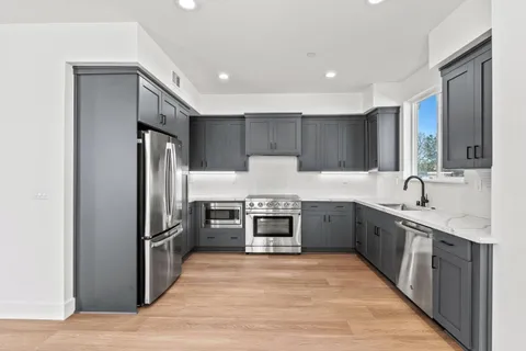 939 Woodside Road, Redwood City, CA 94061 - #: ML82005281