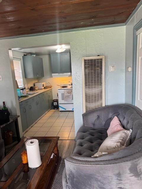 Tiny photo for 322 Poplar Avenue, MANTECA, CA 95336 (MLS # ML82049616)