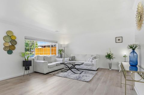 Photo of 1532 Kooser Road, SAN JOSE, CA 95118 (MLS # ML82049237)