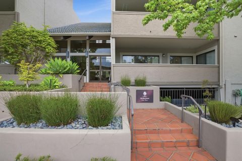 Photo of 793 Elm Street #21, SAN CARLOS, CA 94070 (MLS # ML82042798)