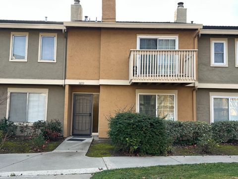Photo of 1659 Cedarcreek Court, SAN JOSE, CA 95121 (MLS # ML82033304)