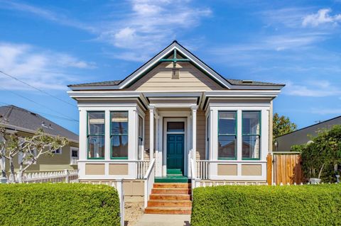 Photo of 120 Maple Street, SANTA CRUZ, CA 95060 (MLS # ML82043001)