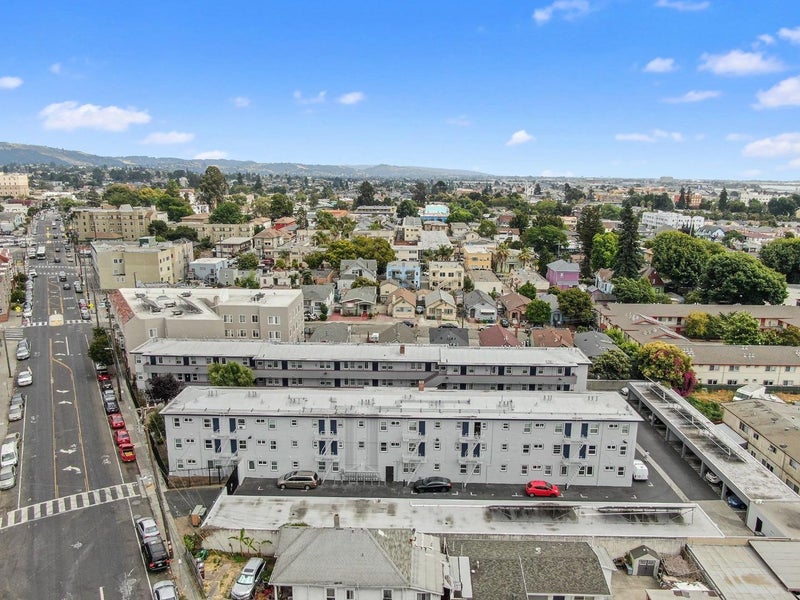 2555 Foothill Boulevard