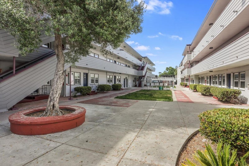 2555 Foothill Boulevard