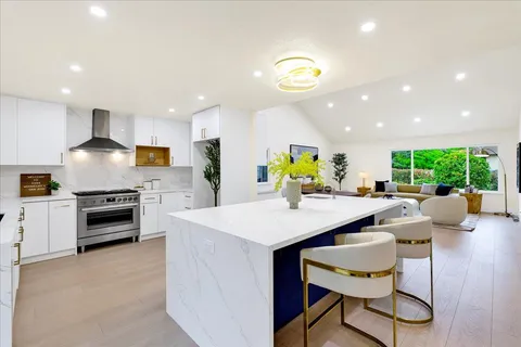 6586 Woodcliff Court, San Jose, CA 95120 - MLS#: ML82004293