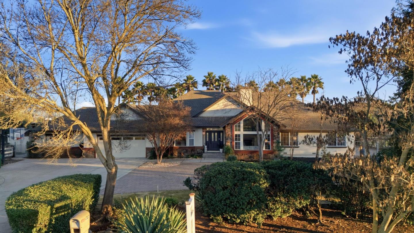 380 West Middle Avenue