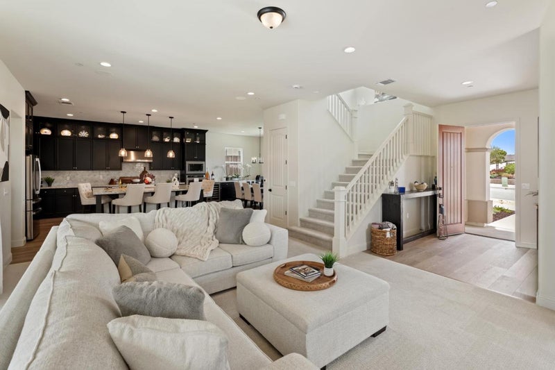 585 Santa Lucia Way