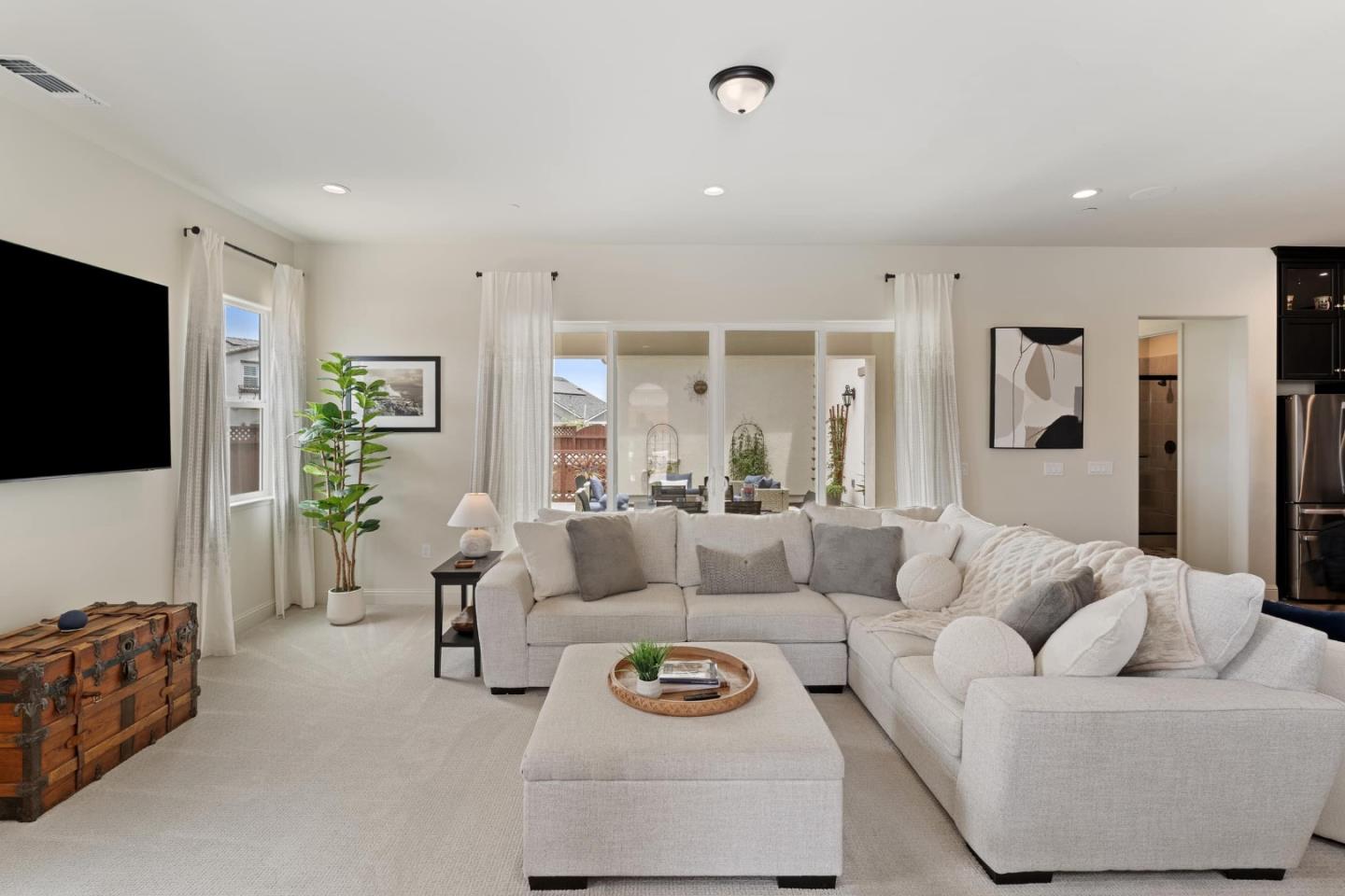 585 Santa Lucia Way