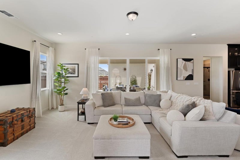 585 Santa Lucia Way
