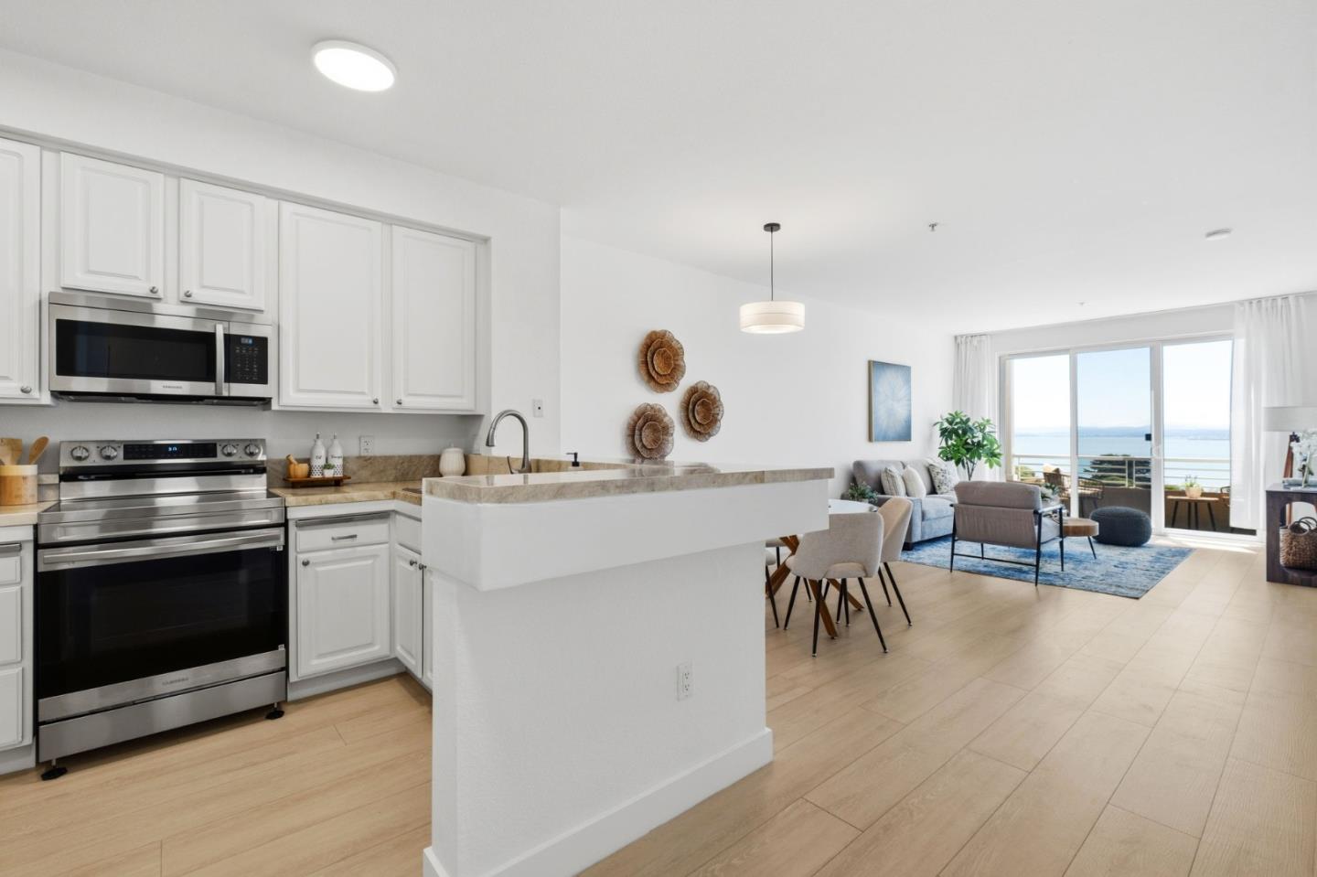 101 Crescent Way 2108