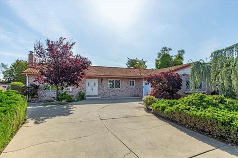 Photo of 19875 SEA GULL Way, SARATOGA, CA 95070 (MLS # ML82045593)