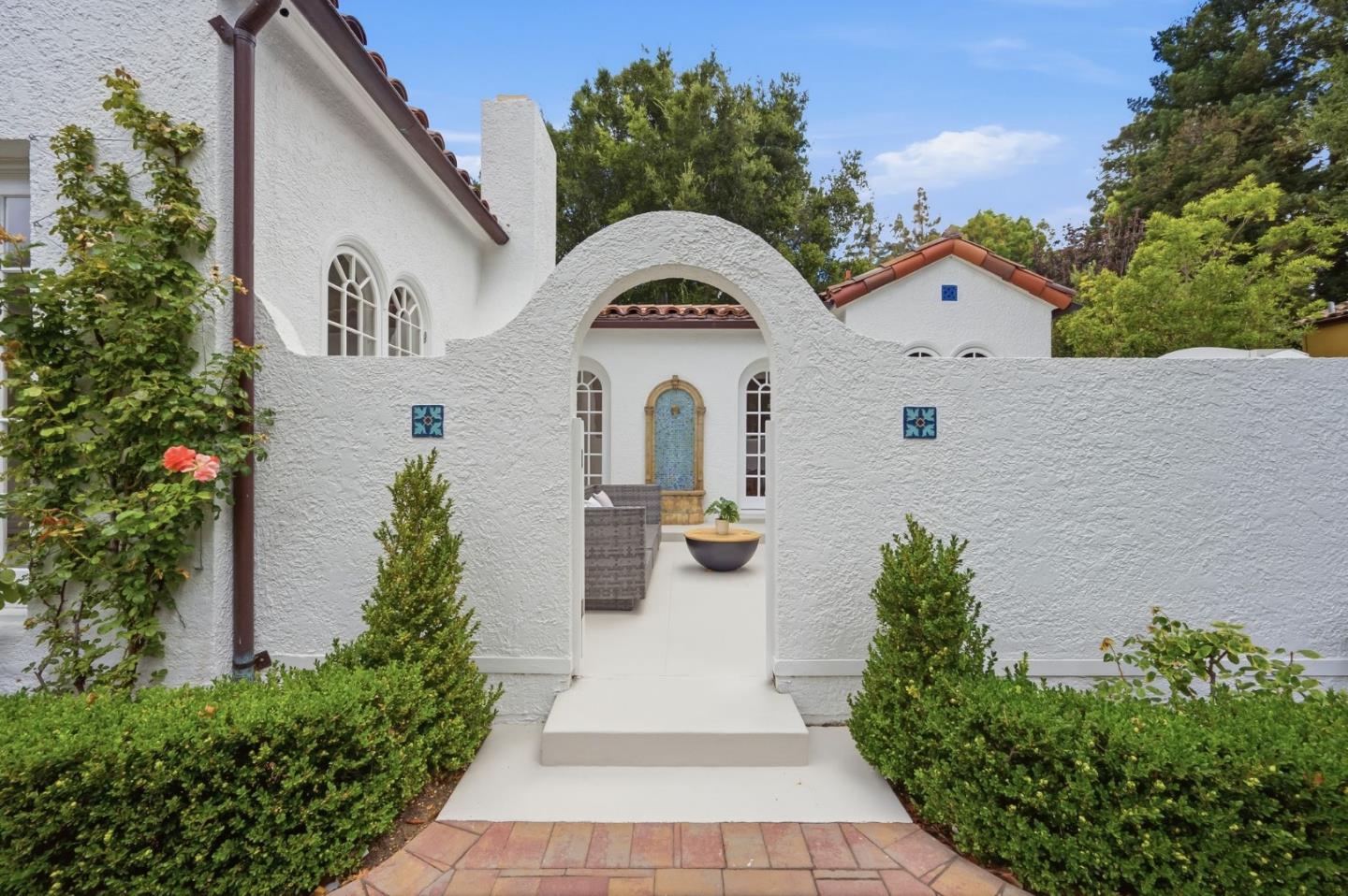 1535 Cowper Street