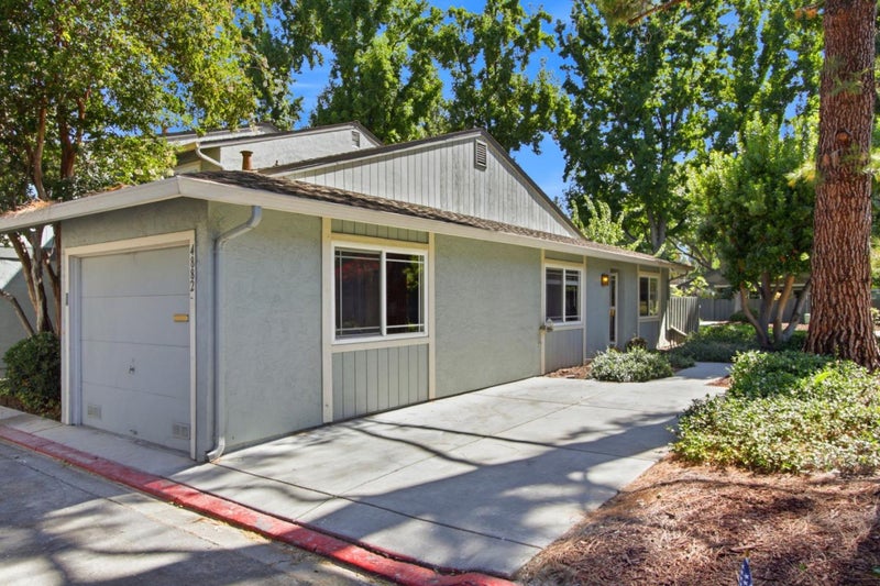 4882 Cherrythorne Lane