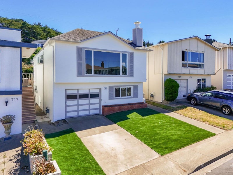 725 Clarinada Avenue