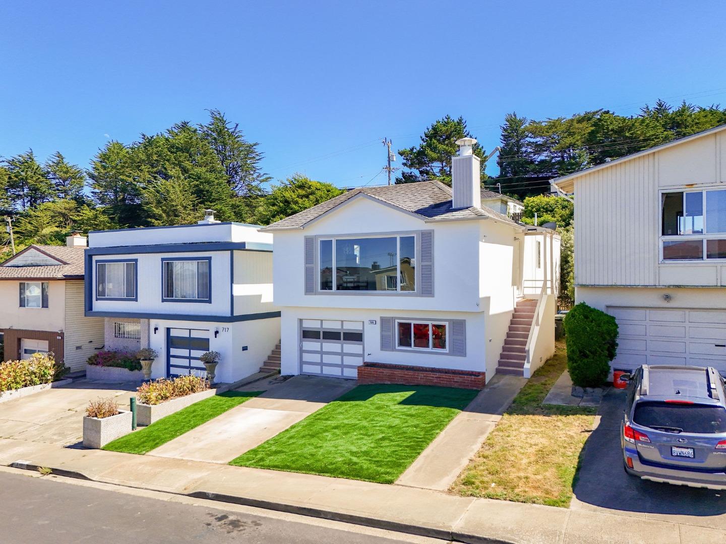 725 Clarinada Avenue