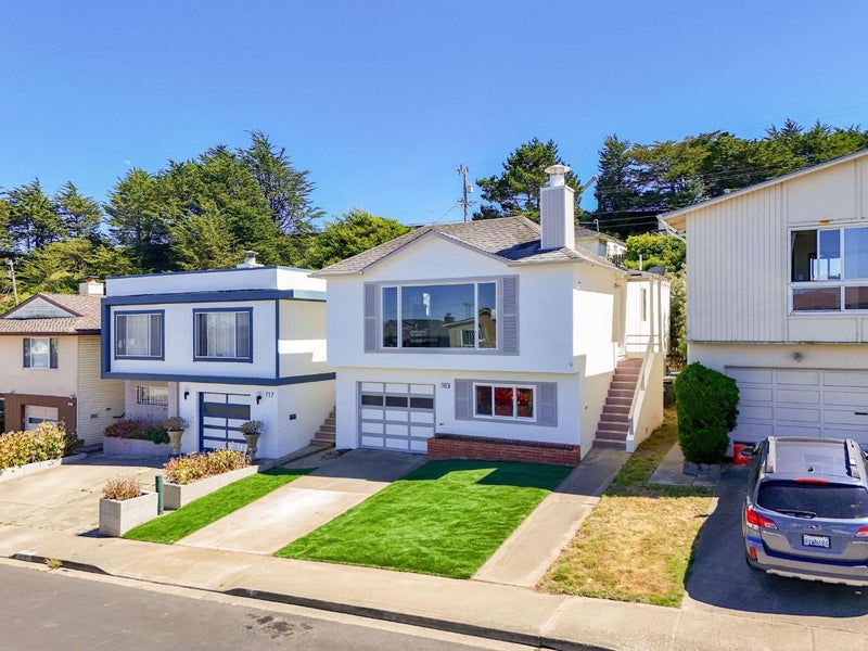 725 Clarinada Avenue