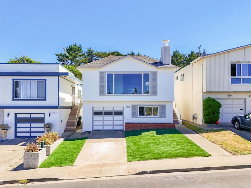 725 Clarinada Avenue
