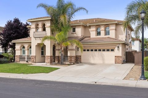 Photo of 39 Escher Circle, OAKLEY, CA 94561 (MLS # ML82044886)