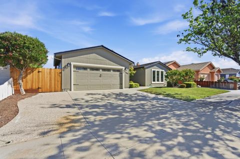 Photo of 1660 Monte Vista Drive, HOLLISTER, CA 95023 (MLS # ML82043003)