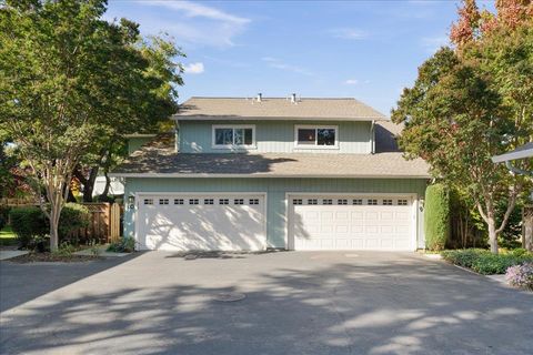 Photo of 950 Boranda Avenue #9, MOUNTAIN VIEW, CA 94040 (MLS # ML82027349)