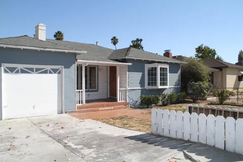2260 Pulgas Avenue, East Palo Alto, CA 94303 - #: ML82063650