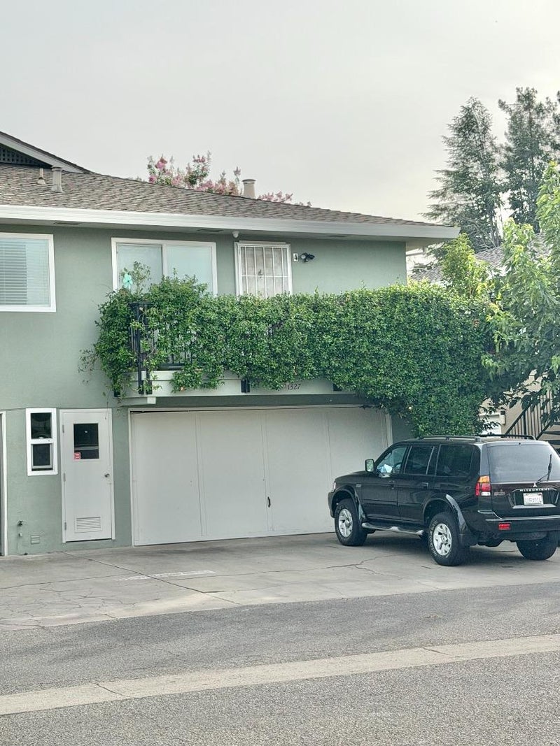 1327 Scossa Avenue 4