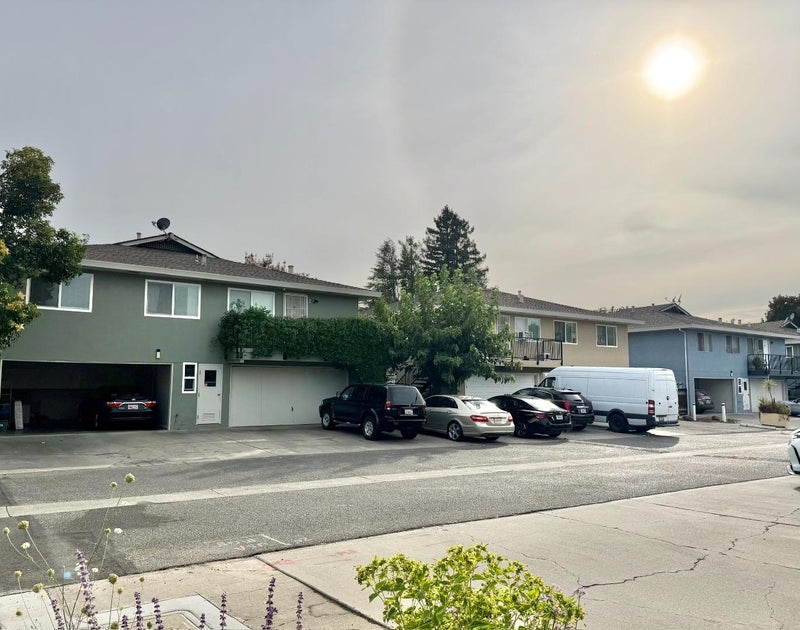 1327 Scossa Avenue 4
