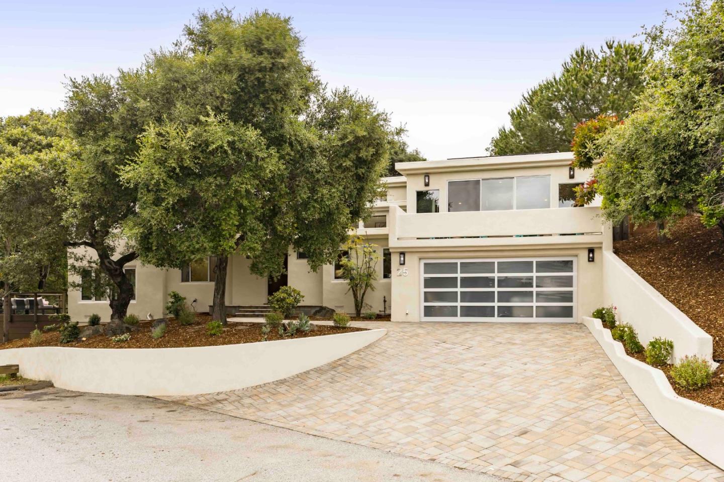 25 Carrera Court