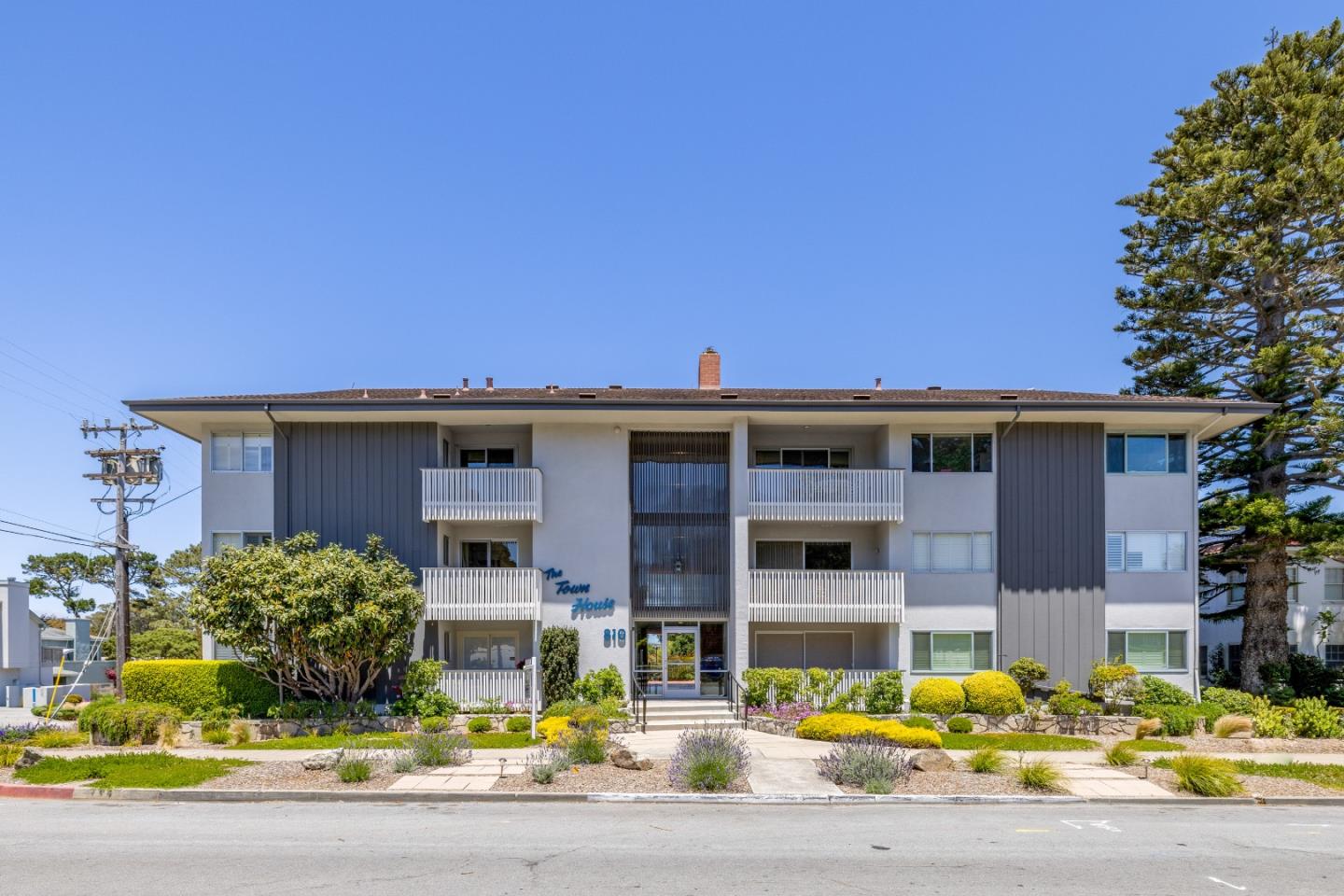 810 Lighthouse Avenue 206
