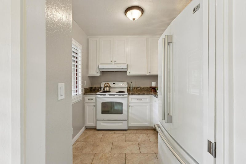 443 Alberto Way B218