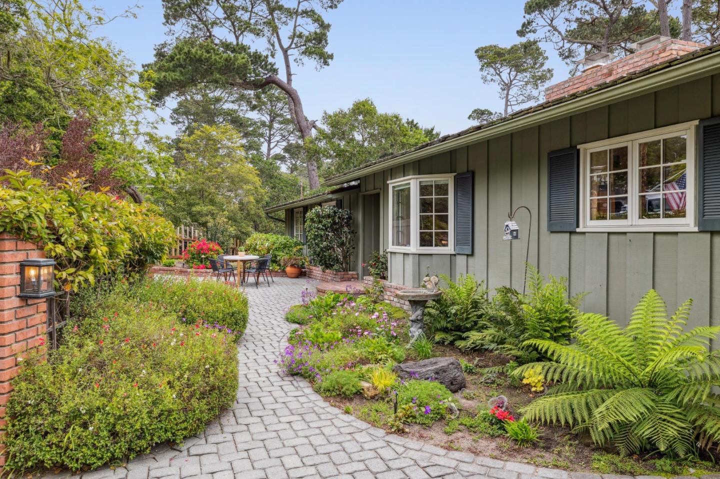2 SE Pine Ridge Way