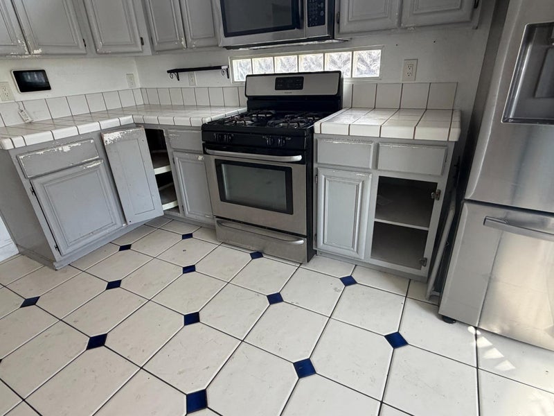 1042 William Moss Boulevard