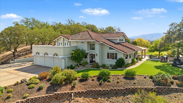 15298 SYCAMORE DR, MORGAN HILL, CA 95037 - Image 56a1786cdfb25ec5d65dd510cecee062/628851369