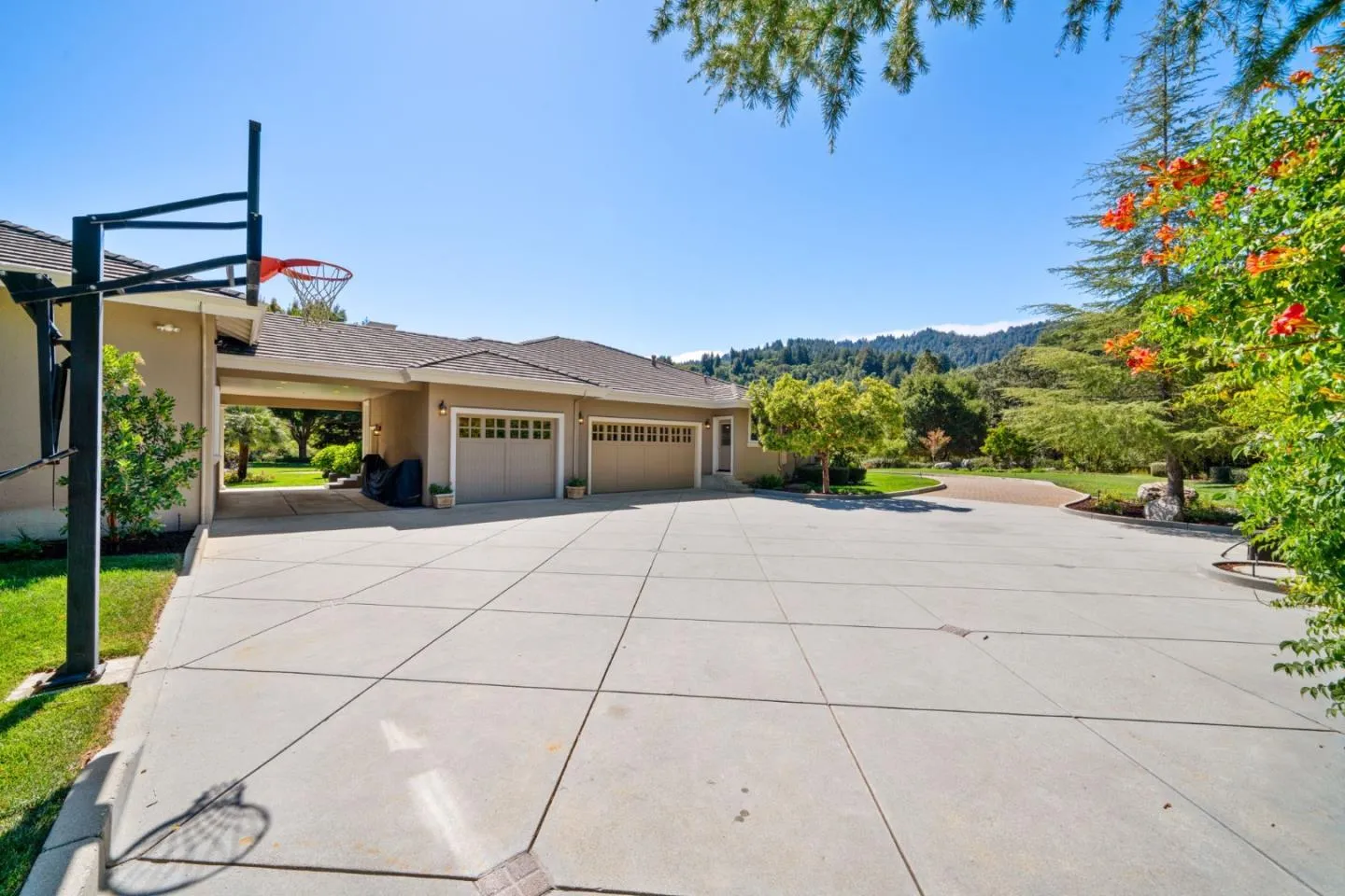 Gilroy, California 95020, United States, 4 Bedrooms Bedrooms, ,4 BathroomsBathrooms,Residential,Active,5023