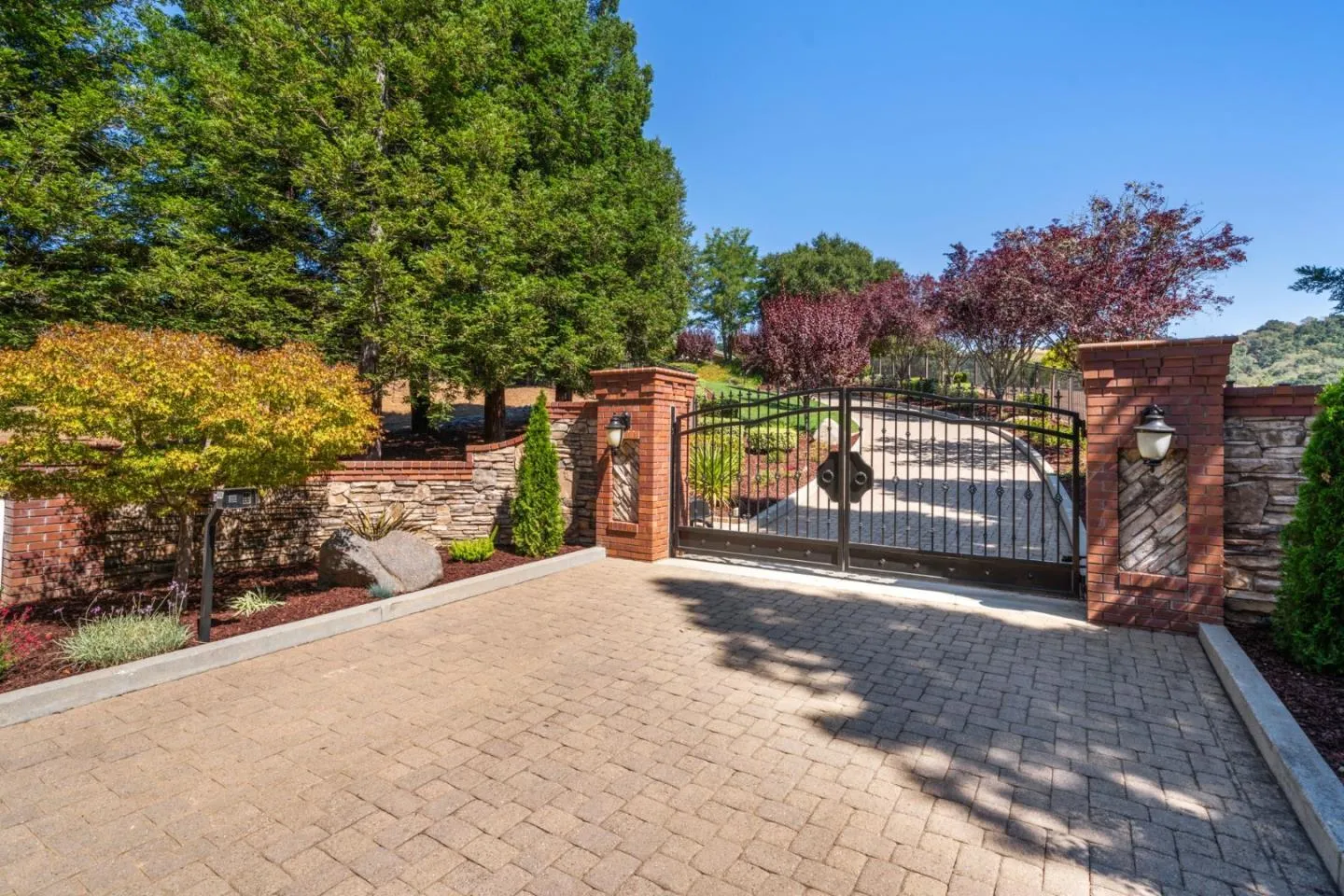 Gilroy, California 95020, United States, 4 Bedrooms Bedrooms, ,4 BathroomsBathrooms,Residential,Active,5023