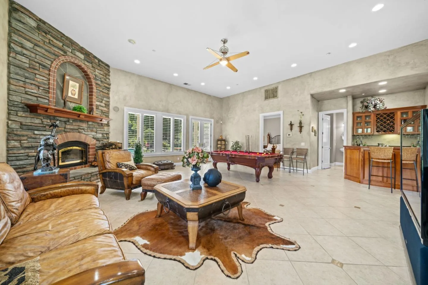 Gilroy, California 95020, United States, 4 Bedrooms Bedrooms, ,4 BathroomsBathrooms,Residential,Active,5023