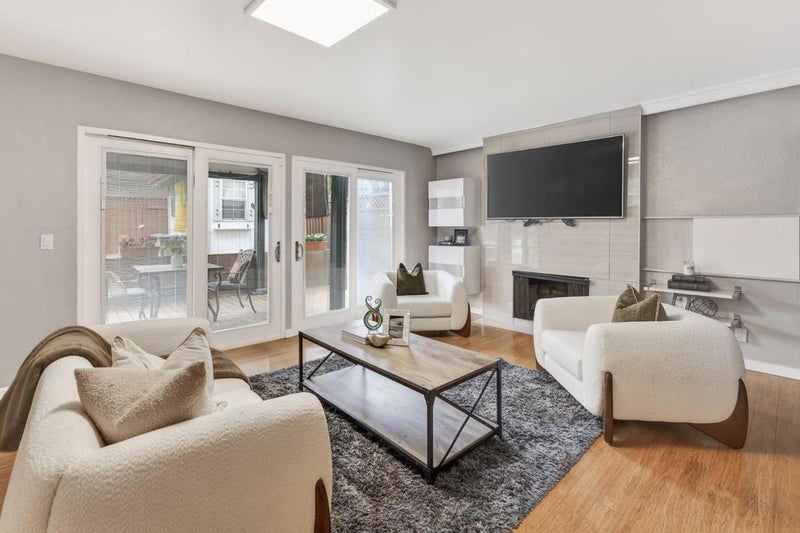 5342 Avenida Almendros