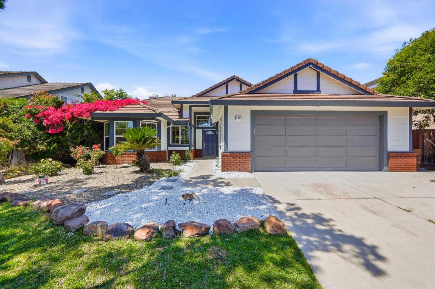 1725 Red Maple Street