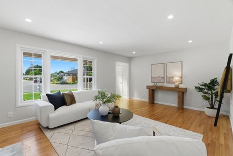 Tiny photo for 972 Emerald Way, San Jose, CA 95117 (MLS # ML82039581)