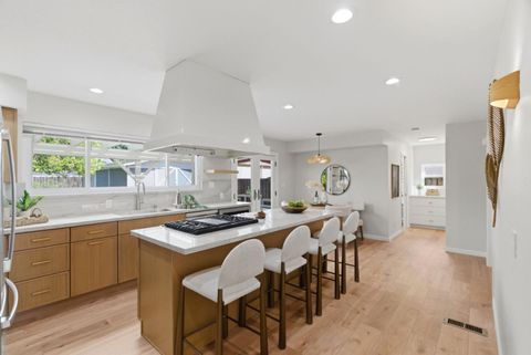 Tiny photo for 972 Emerald Way, San Jose, CA 95117 (MLS # ML82039581)