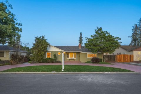 Tiny photo for 972 Emerald Way, San Jose, CA 95117 (MLS # ML82039581)