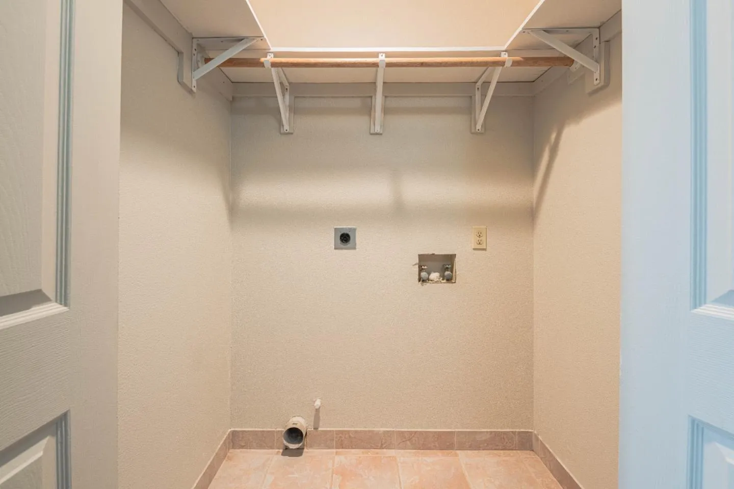 Salinas, California 93907, United States, 3 Bedrooms Bedrooms, ,2 BathroomsBathrooms,Residential,Active,99325