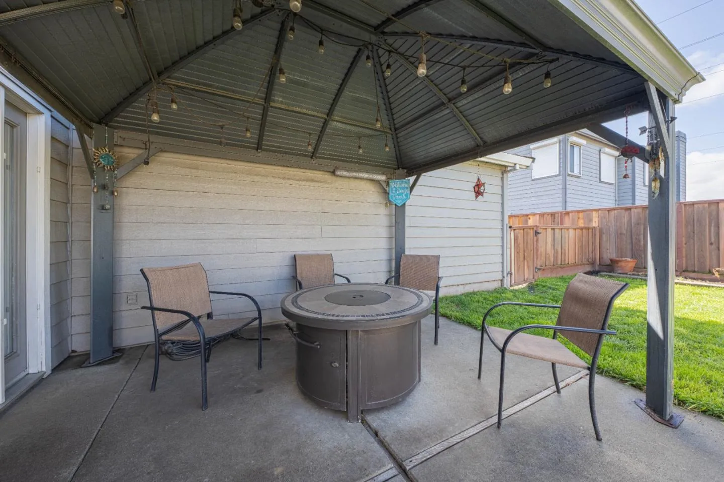 Salinas, California 93907, United States, 3 Bedrooms Bedrooms, ,2 BathroomsBathrooms,Residential,Active,99325